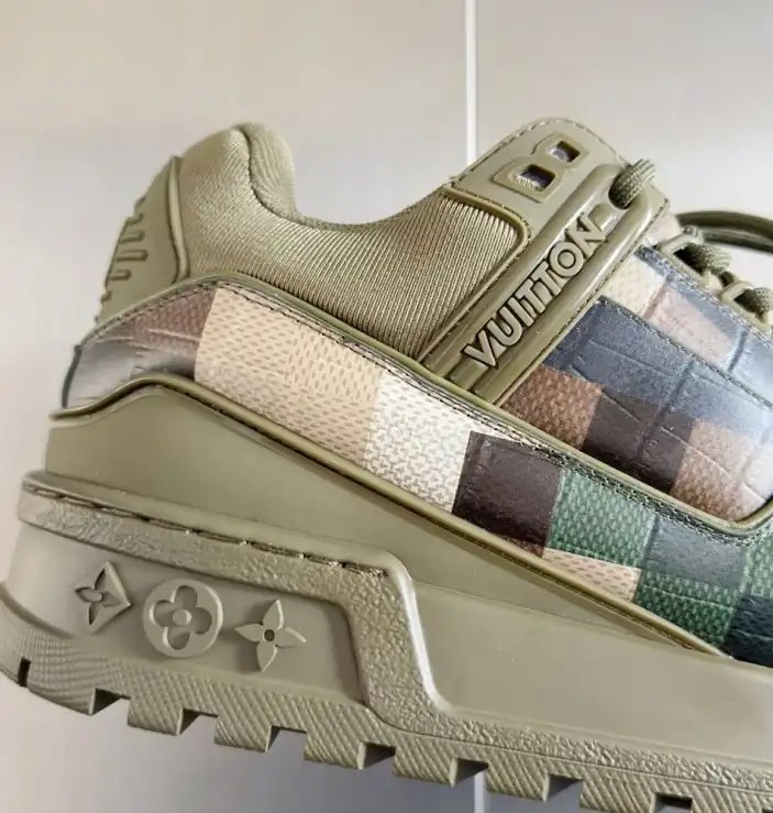 hype Louis Vuitton Sneakers