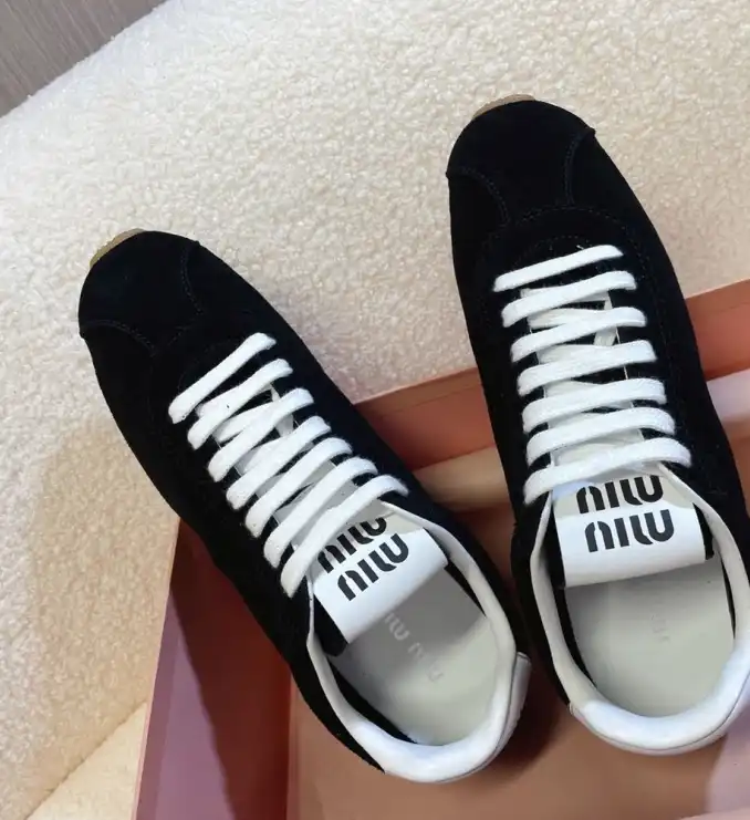 hype Louis Vuitton Sneakers