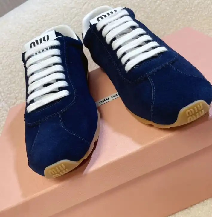 hype Louis Vuitton Sneakers