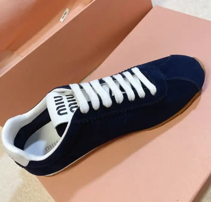 hype Louis Vuitton Sneakers