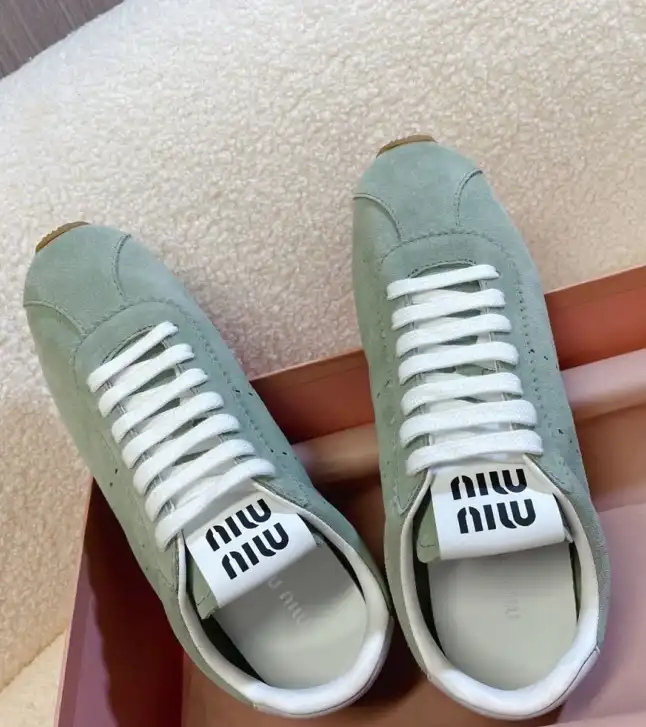 hype Louis Vuitton Sneakers