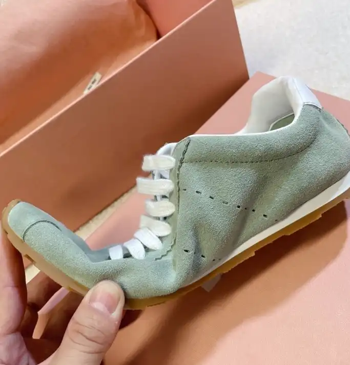 hype Louis Vuitton Sneakers