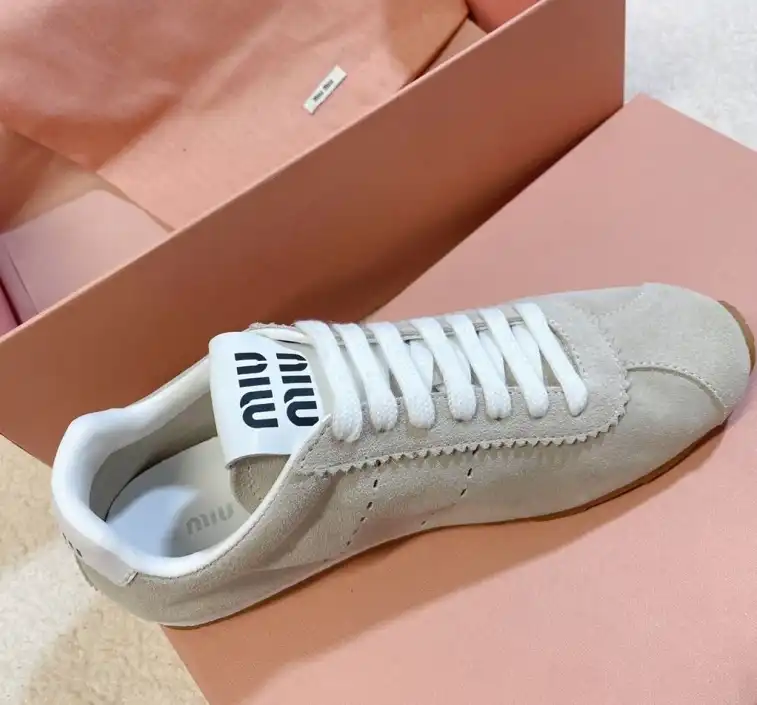 hype Louis Vuitton Sneakers