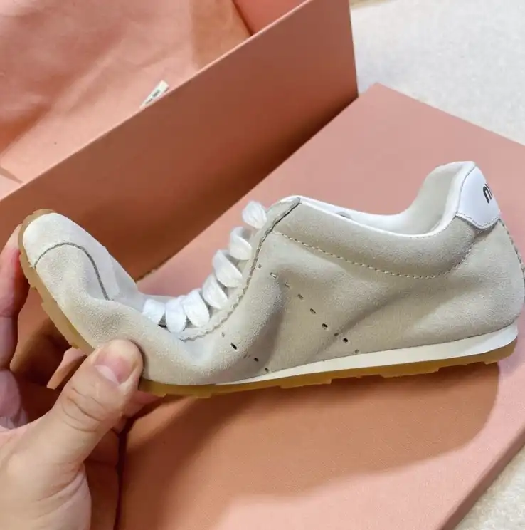 hype Louis Vuitton Sneakers