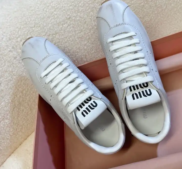 hype Louis Vuitton Sneakers