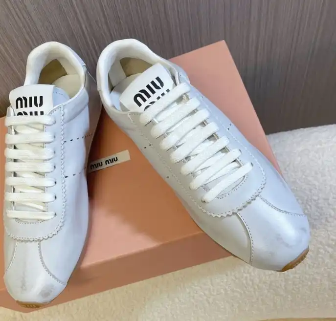 hype Louis Vuitton Sneakers