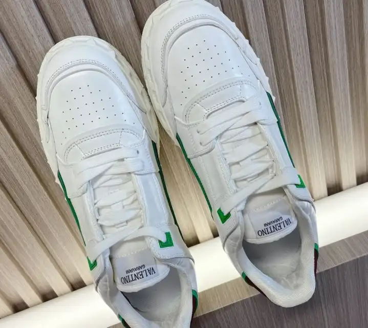 hype Valentino Sneakers