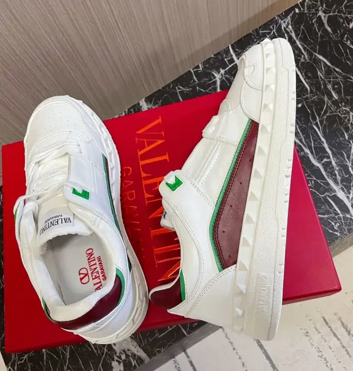 hype Valentino Sneakers