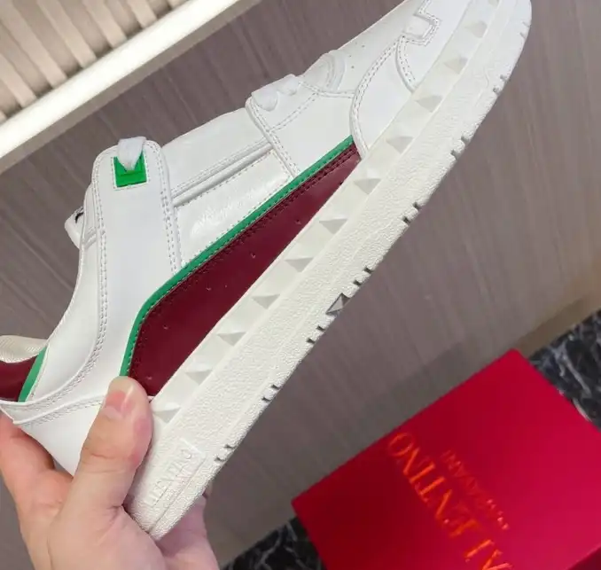 hype Valentino Sneakers