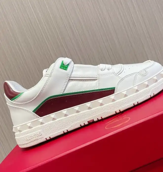 hype Valentino Sneakers