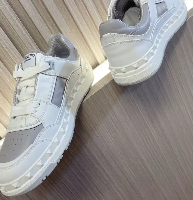 hype Valentino Sneakers