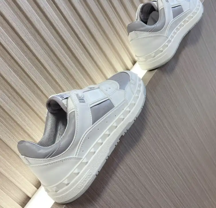 hype Valentino Sneakers