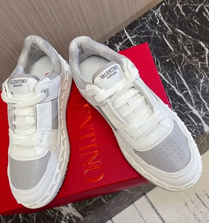 hype Valentino Sneakers