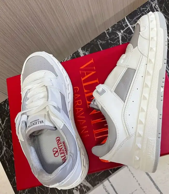 hype Valentino Sneakers