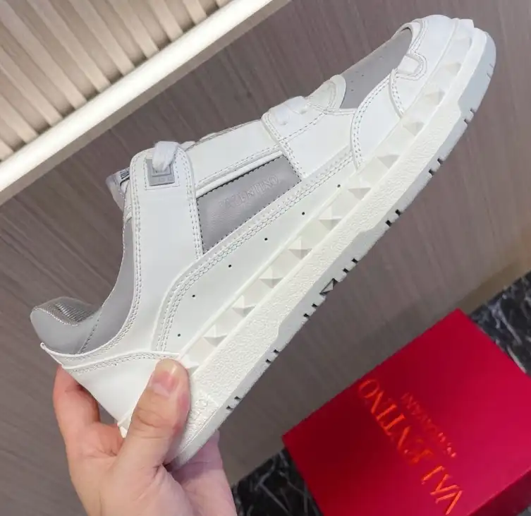 hype Valentino Sneakers