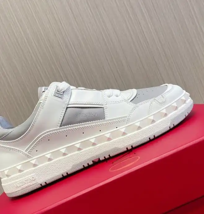 hype Valentino Sneakers