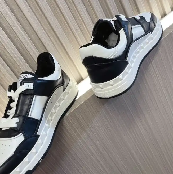 hype Valentino Sneakers