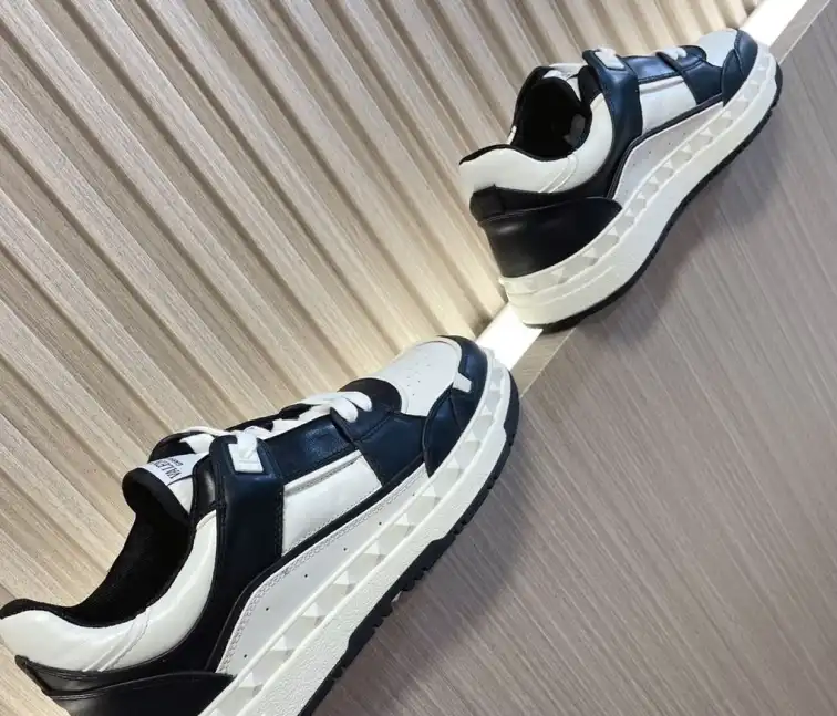 hype Valentino Sneakers