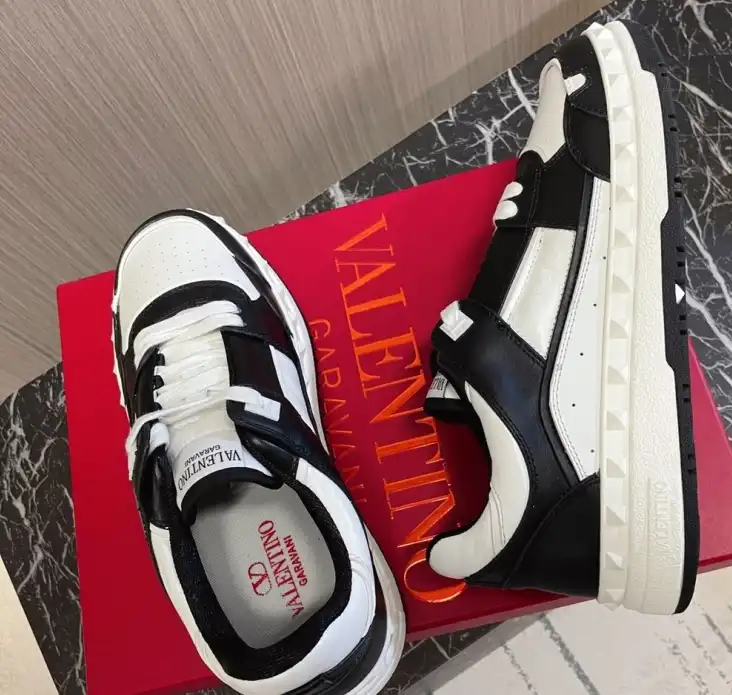 hype Valentino Sneakers