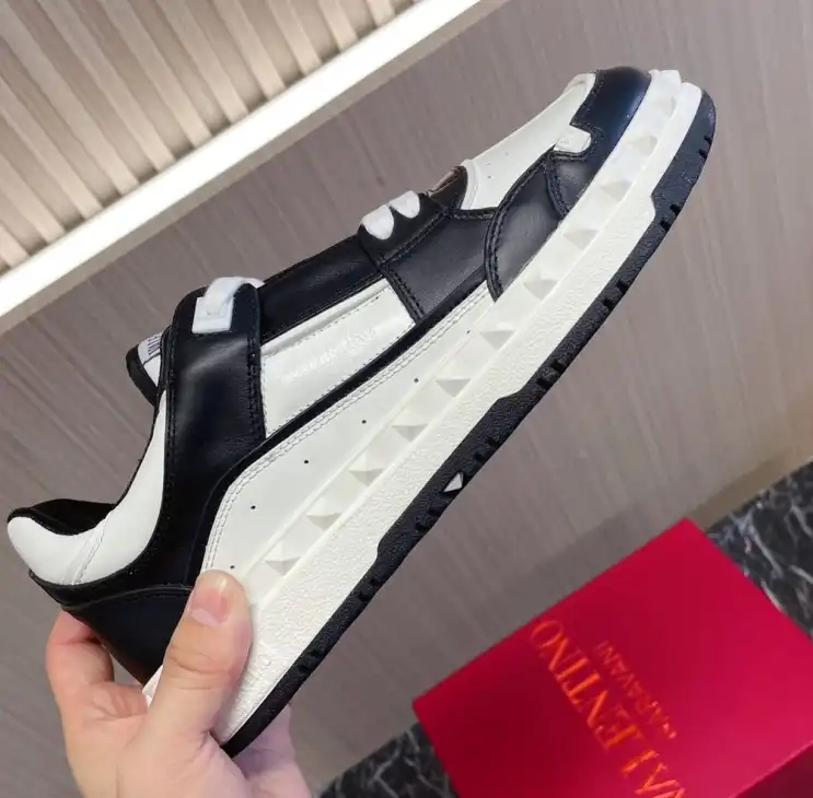 hype Valentino Sneakers