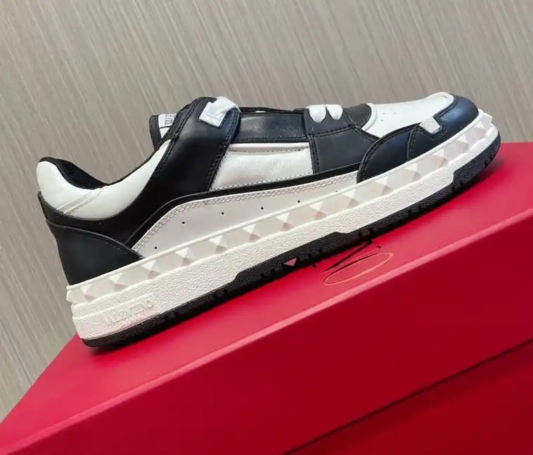 hype Valentino Sneakers