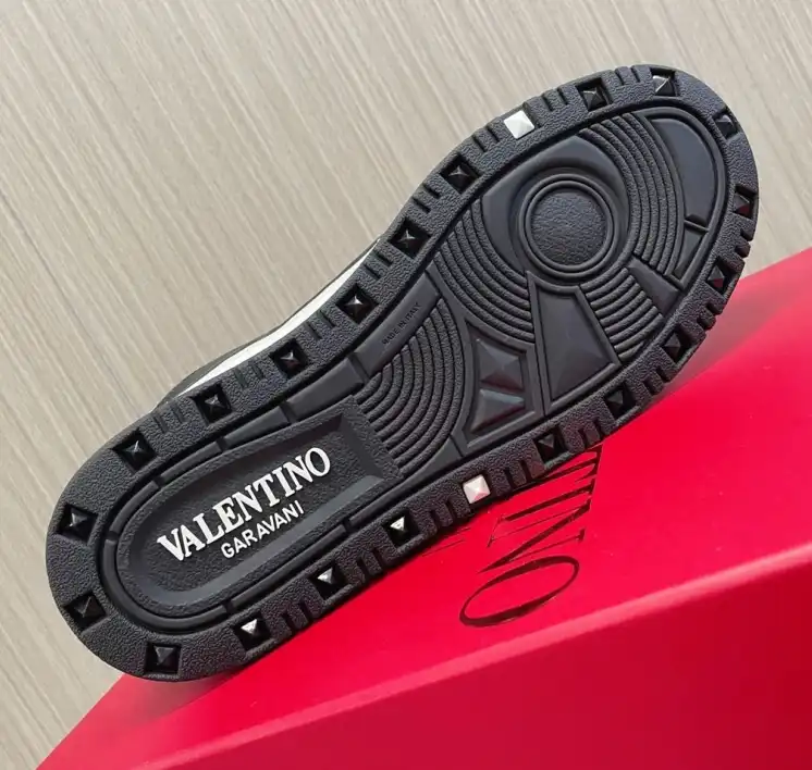 hype Valentino Sneakers