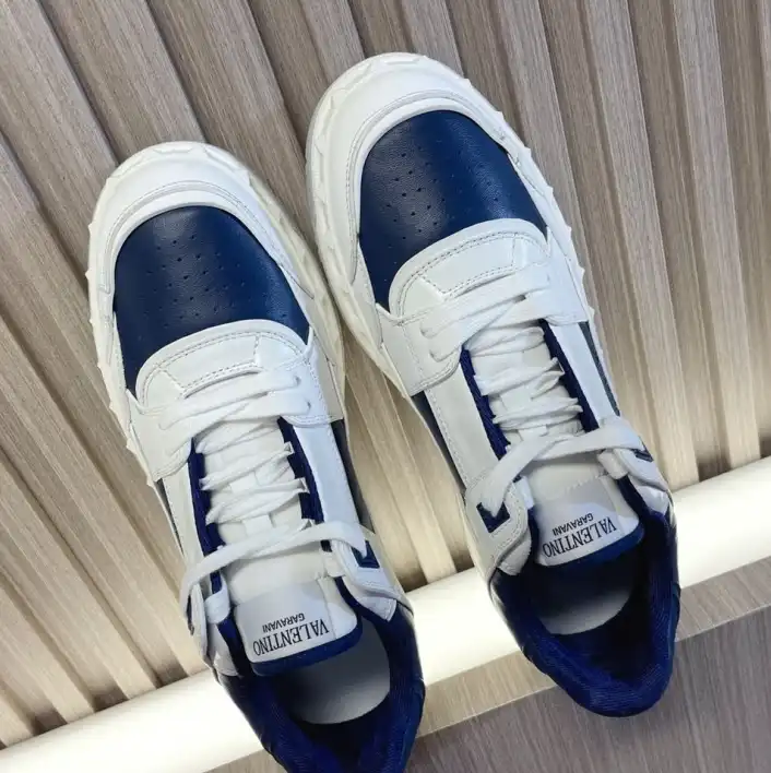 hype Valentino Sneakers