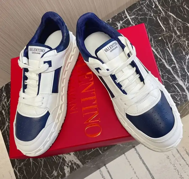 hype Valentino Sneakers