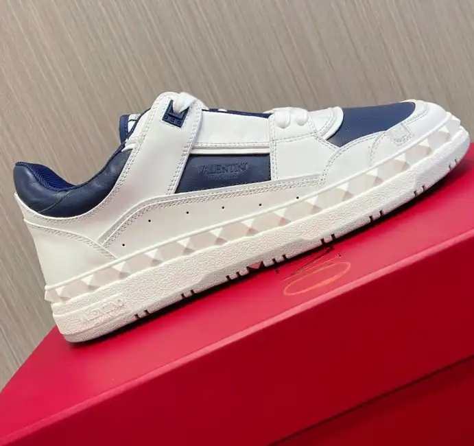 hype Valentino Sneakers