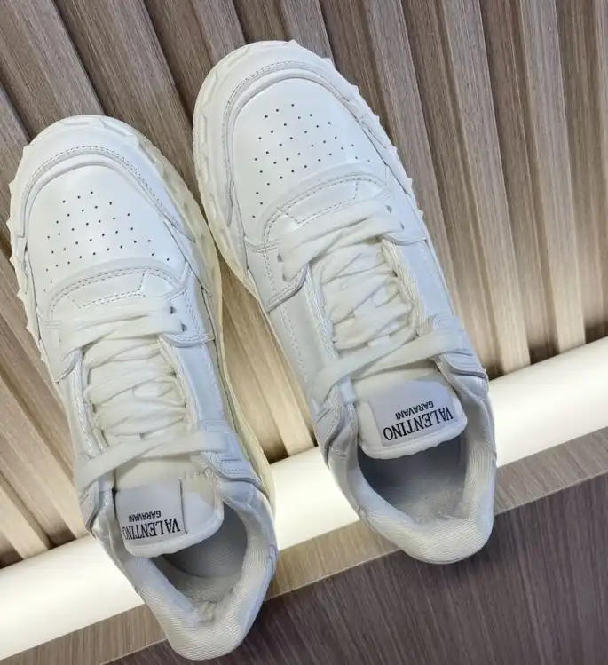 hype Valentino Sneakers