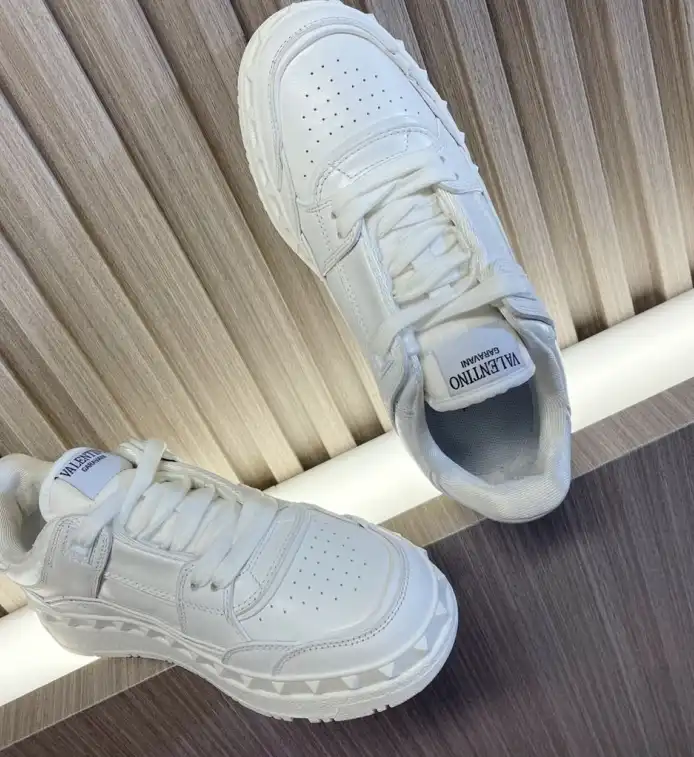 hype Valentino Sneakers