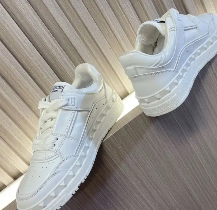 hype Valentino Sneakers