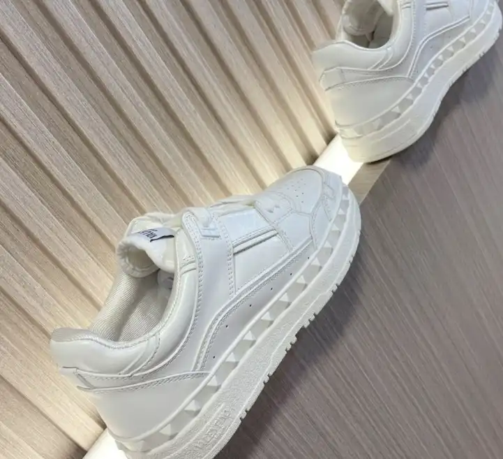 hype Valentino Sneakers