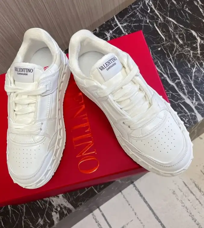 hype Valentino Sneakers