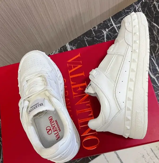 hype Valentino Sneakers