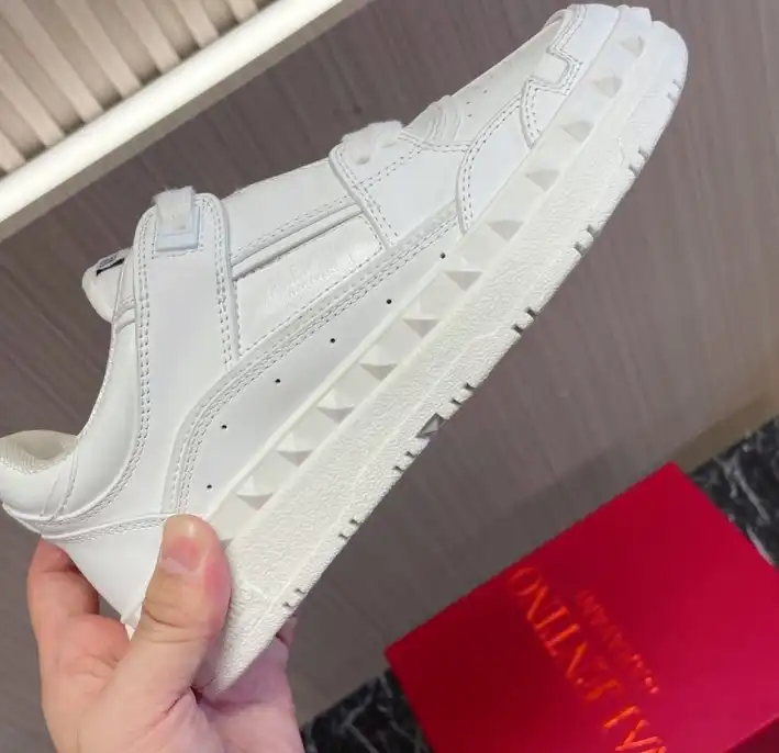 hype Valentino Sneakers