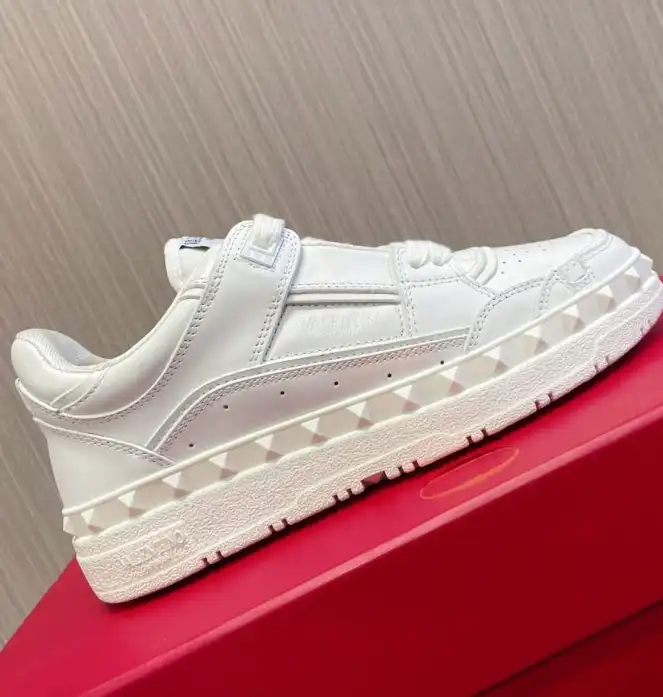 hype Valentino Sneakers