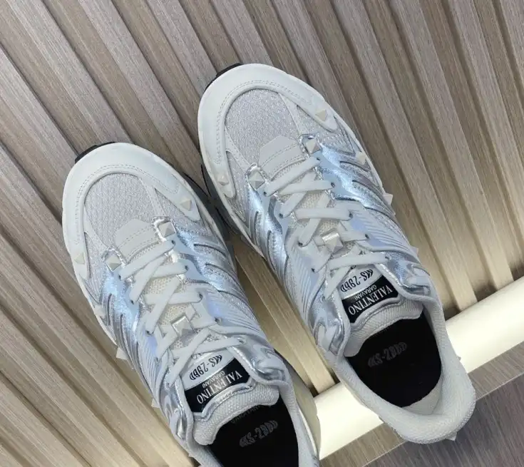 hype Valentino Sneakers