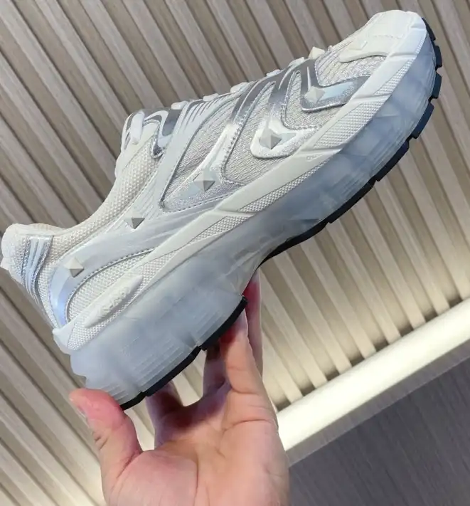 hype Valentino Sneakers