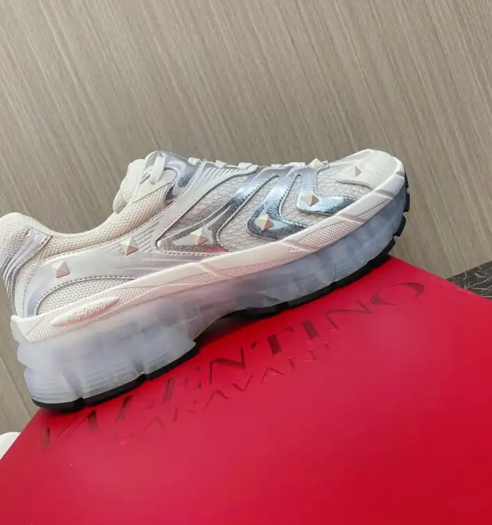 hype Valentino Sneakers