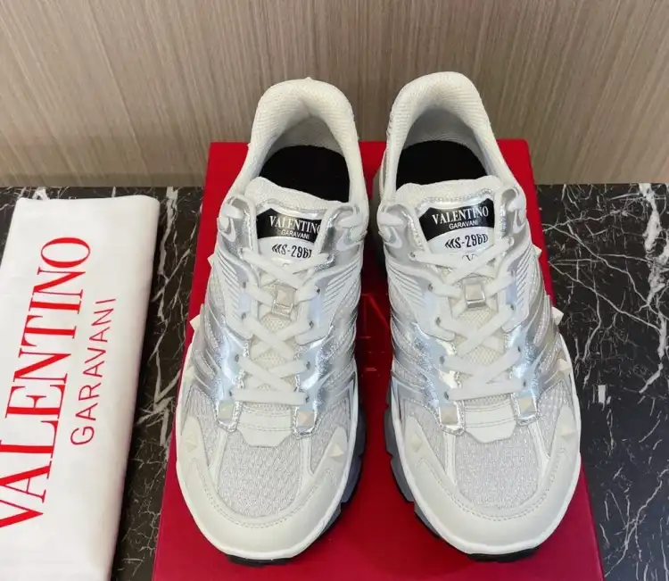 hype Valentino Sneakers