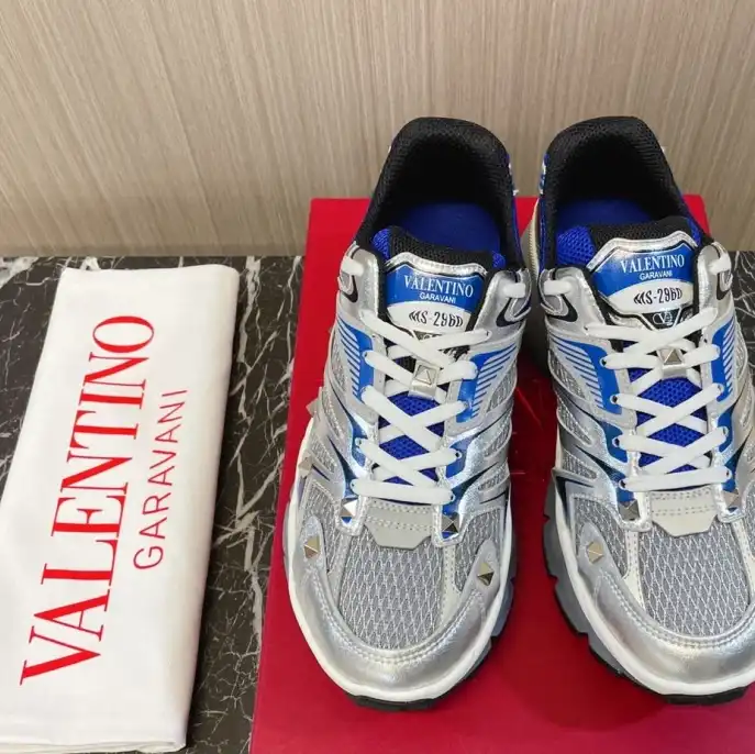 hype Valentino Sneakers