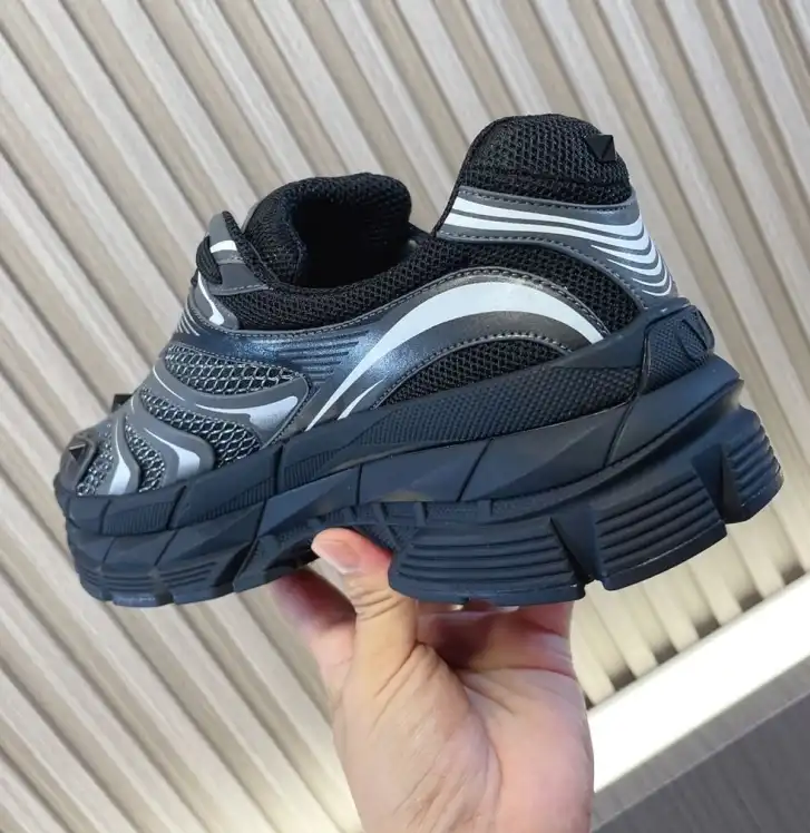 hype Valentino Sneakers