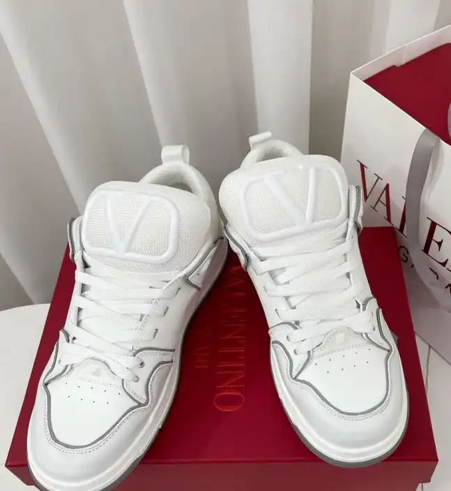 hype Valentino Sneakers