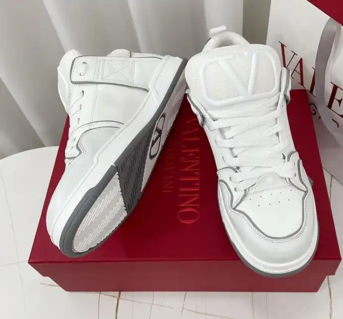 hype Valentino Sneakers