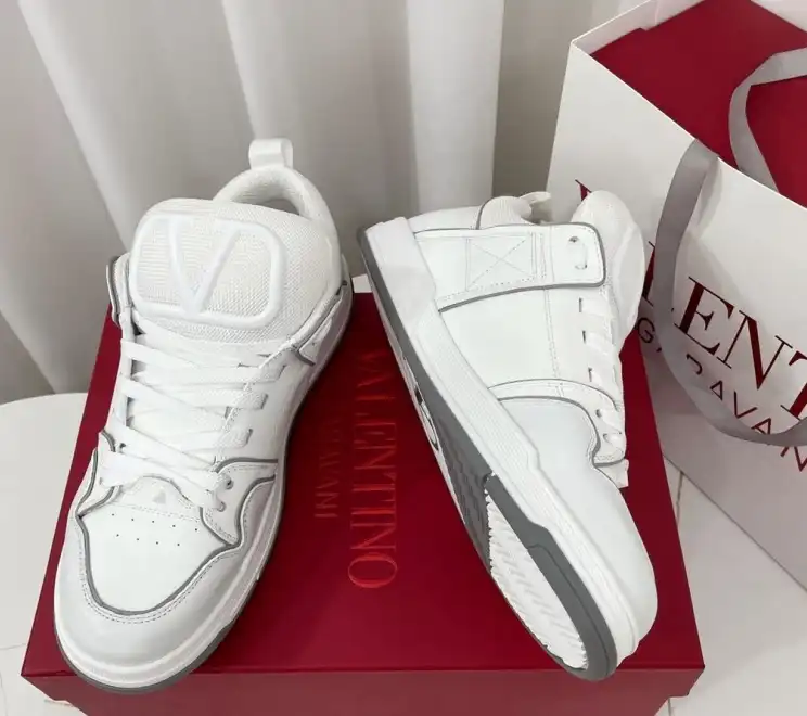 hype Valentino Sneakers