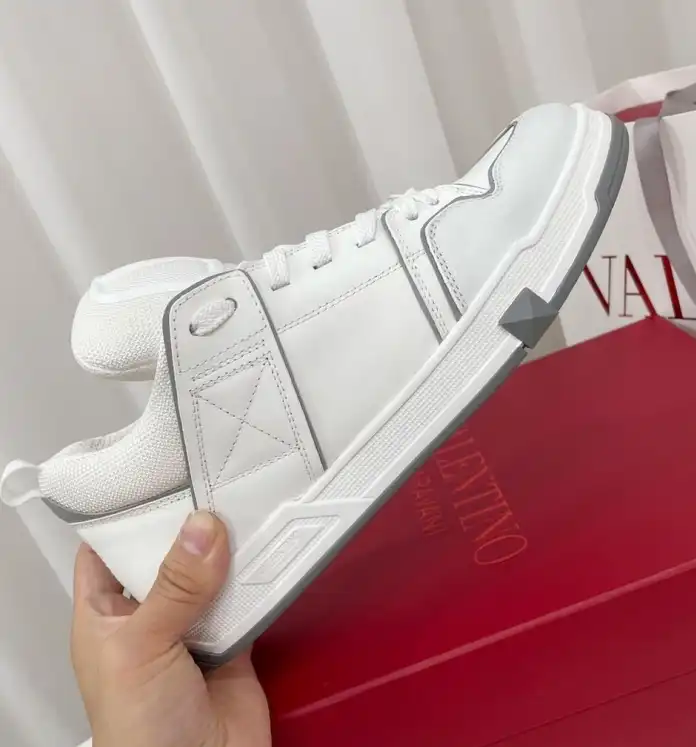 hype Valentino Sneakers