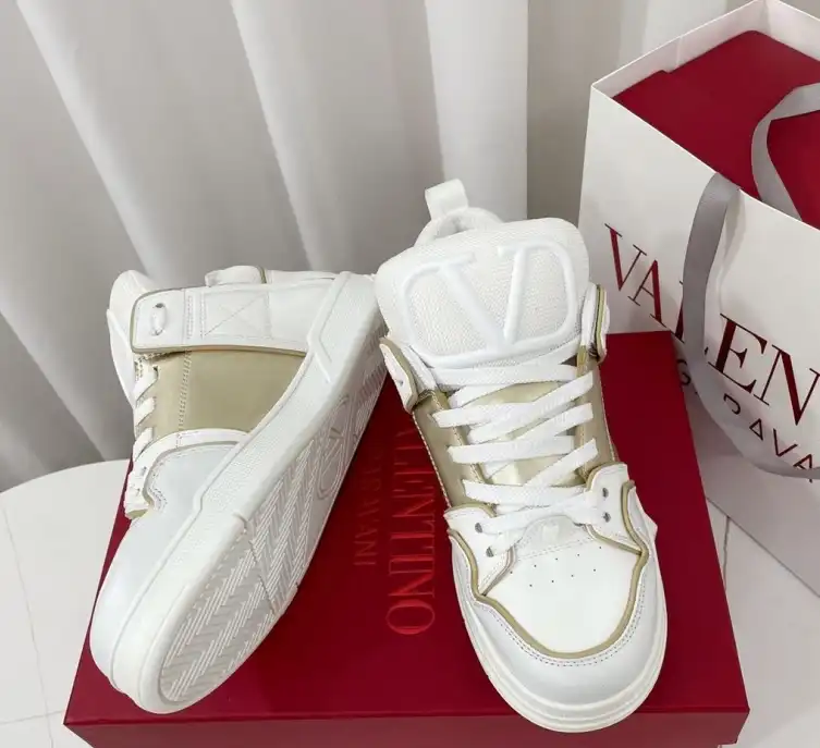 hype Valentino Sneakers