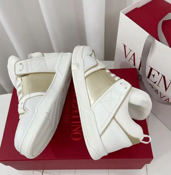 hype Valentino Sneakers