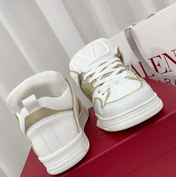 hype Valentino Sneakers